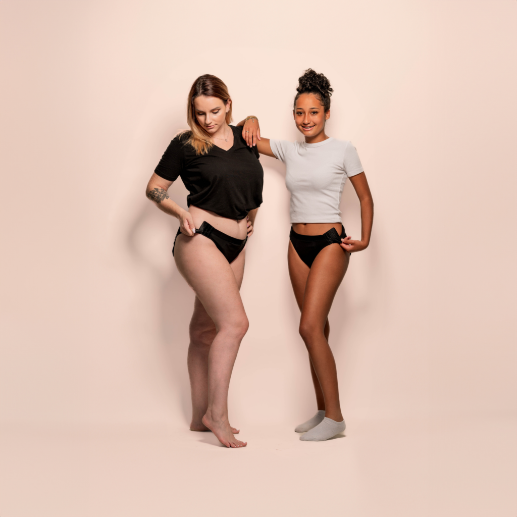 deux jenne fille portant la Culotte Menstruelle Arya Détachable smoon