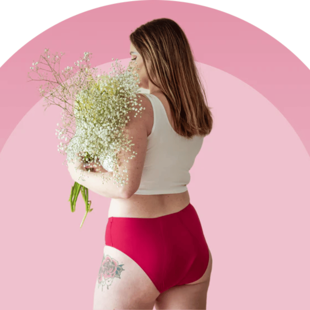 une femme portant sa Culotte Menstruelle Lucie sans coutures Mademoiselle Culotte